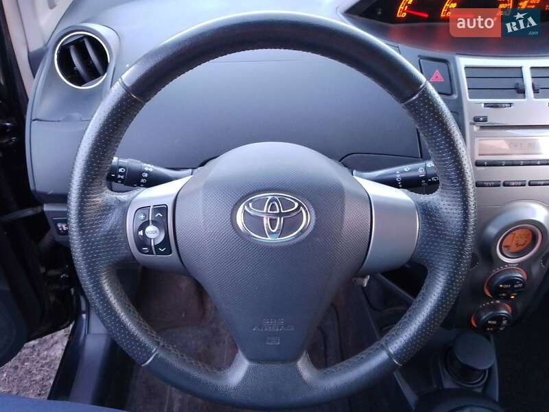 Хэтчбек Toyota Yaris 2010 в Харькове