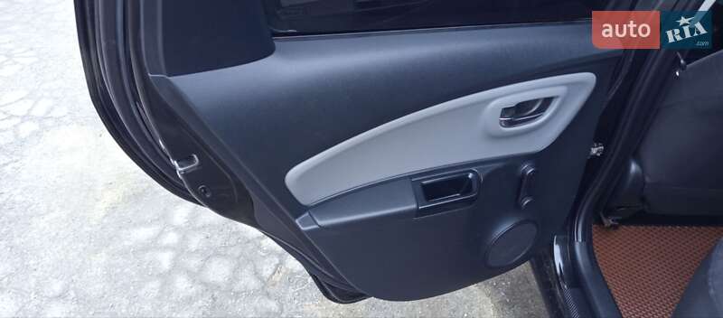 Хэтчбек Toyota Yaris 2014 в Житомире фото 10 Хэтчбек Toyota Yaris 2014 в Житомире