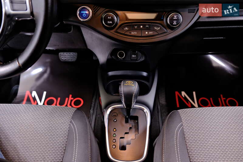 Хэтчбек Toyota Yaris 2015 в Одессе