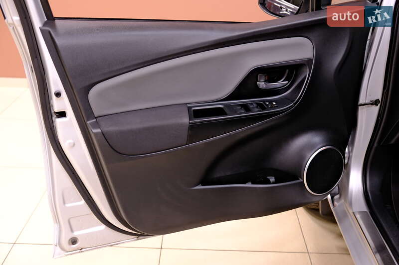 Хэтчбек Toyota Yaris 2015 в Одессе