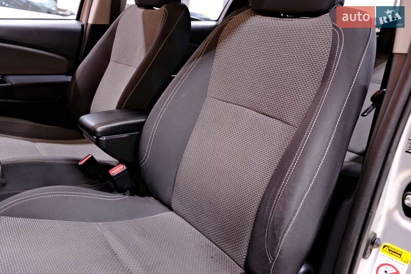 Хэтчбек Toyota Yaris 2015 в Одессе