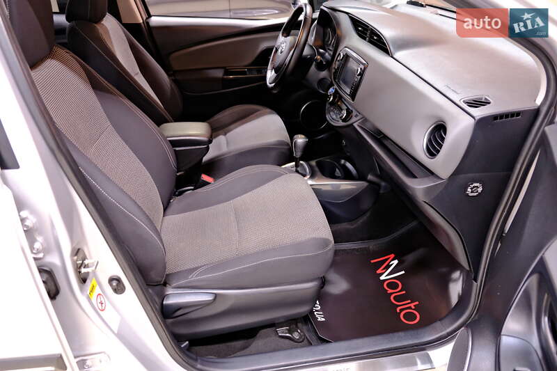 Хэтчбек Toyota Yaris 2015 в Одессе