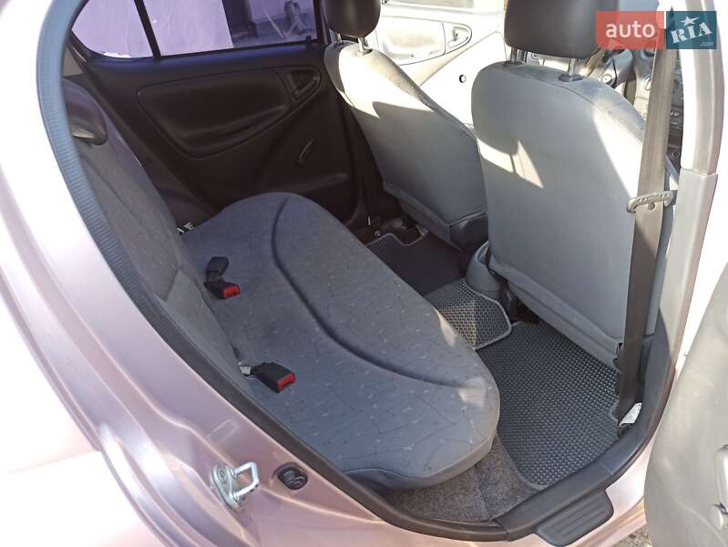 Хэтчбек Toyota Yaris 2000 в Днепре фото 6 Хэтчбек Toyota Yaris 2000 в Днепре