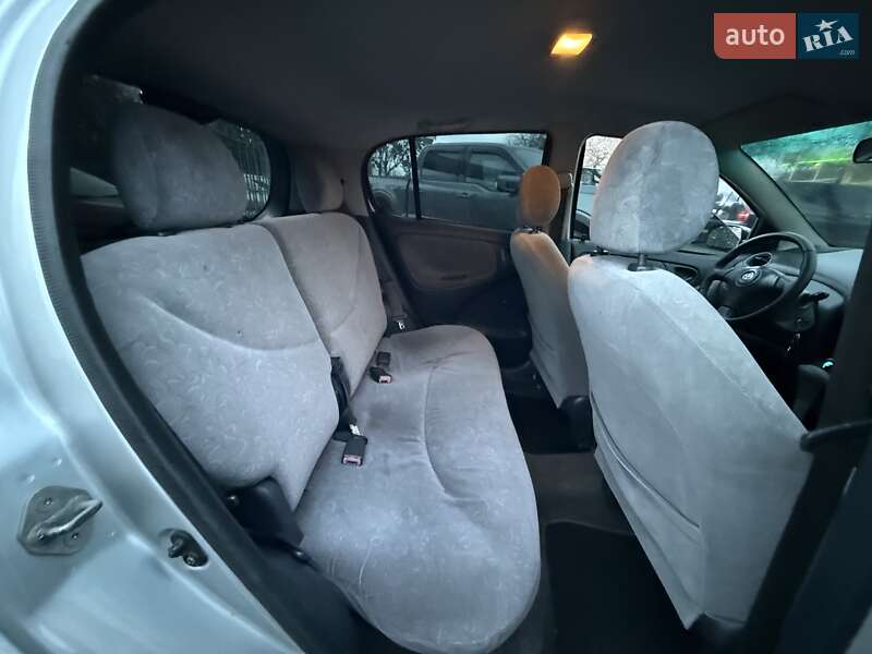 Хэтчбек Toyota Yaris 2002 в Одессе