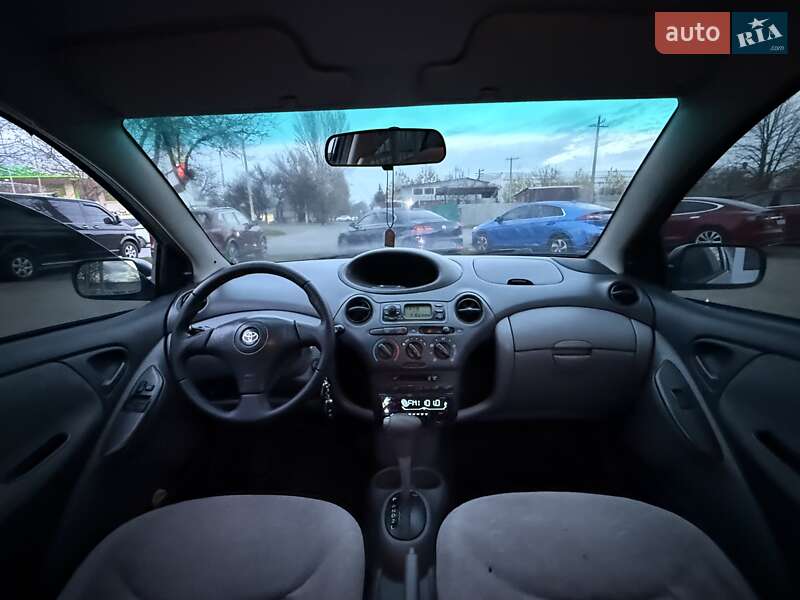 Хэтчбек Toyota Yaris 2002 в Одессе