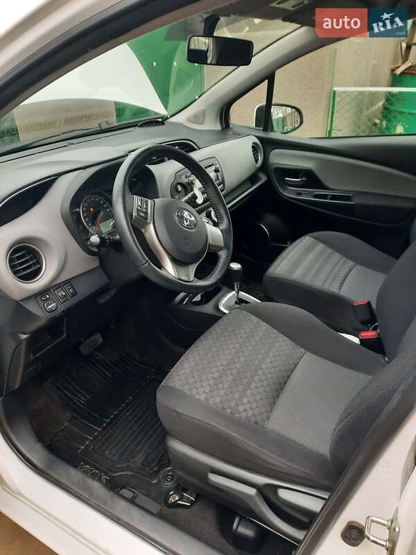Хэтчбек Toyota Yaris 2016 в Одессе