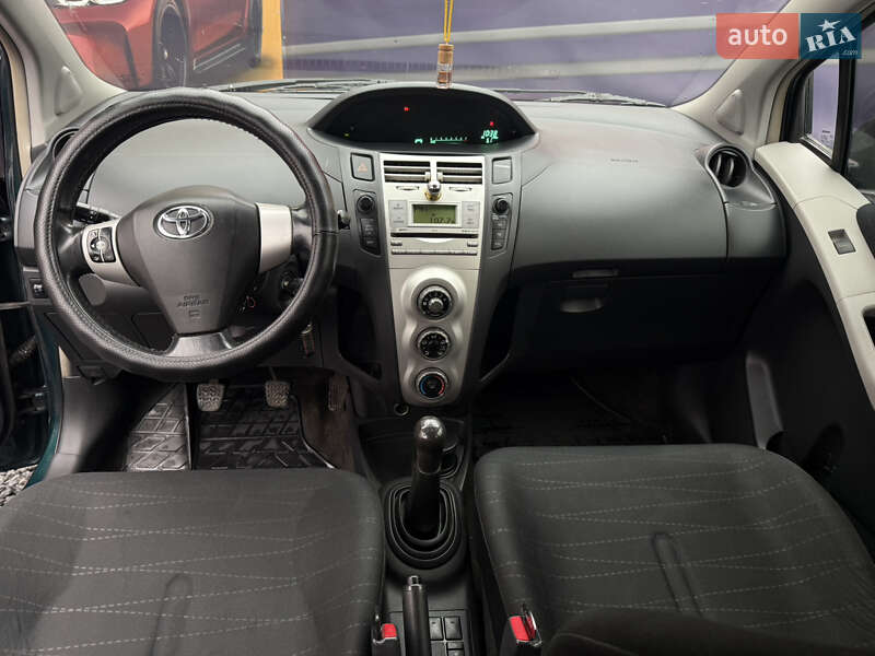 Хетчбек Toyota Yaris 2006 в Стрию