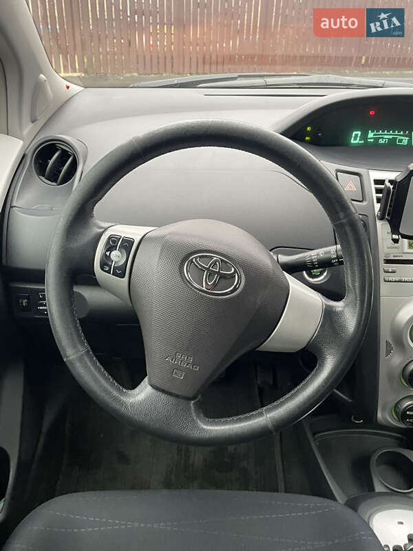 Хэтчбек Toyota Yaris 2006 в Киеве