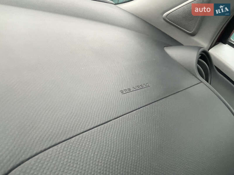 Хэтчбек Toyota Yaris 2006 в Киеве