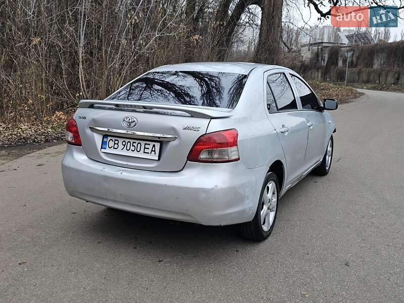 Седан Toyota Yaris 2007 в Киеве