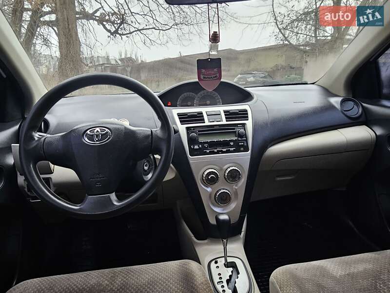 Седан Toyota Yaris 2007 в Киеве