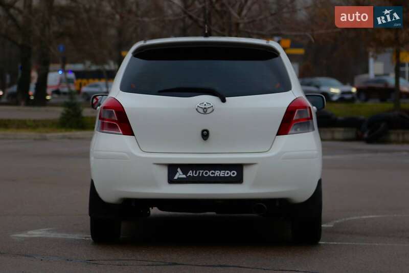 Хетчбек Toyota Yaris 2011 в Києві