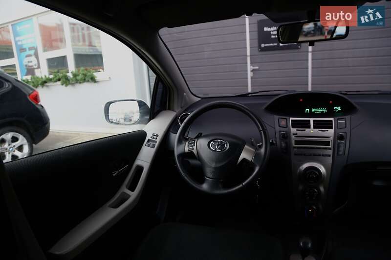 Хетчбек Toyota Yaris 2011 в Києві