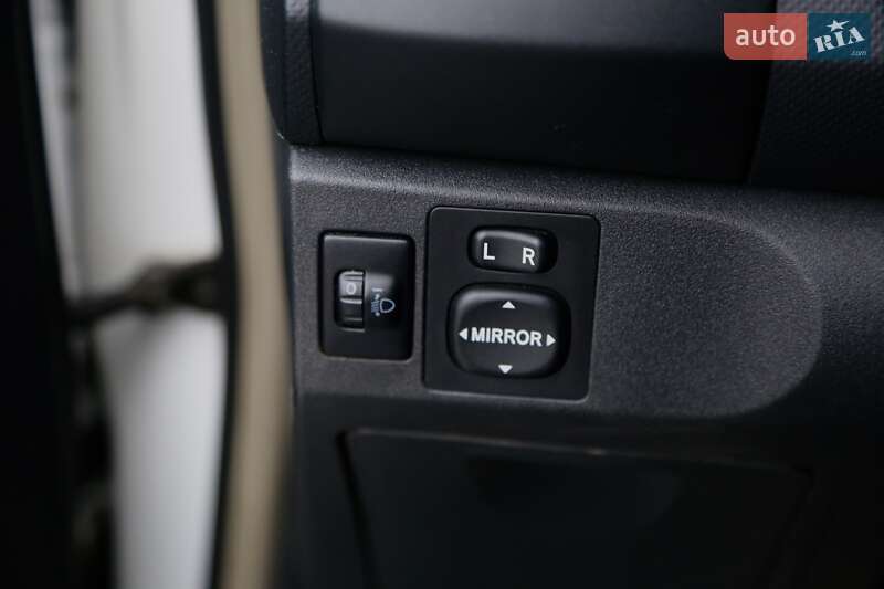 Хетчбек Toyota Yaris 2011 в Києві