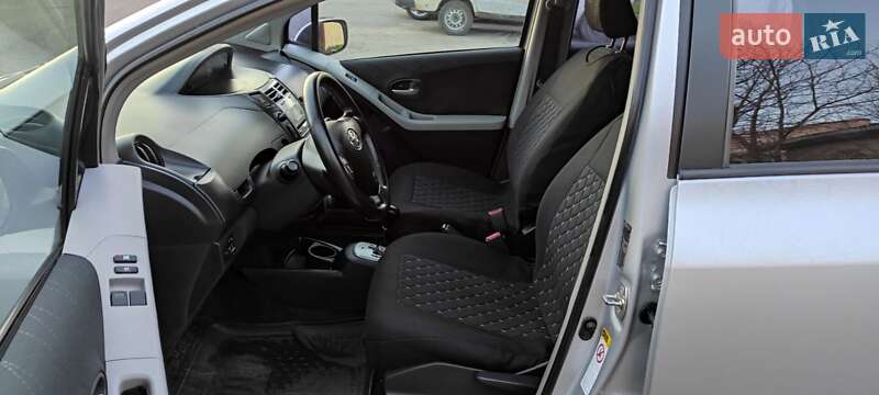 Хэтчбек Toyota Yaris 2006 в Одессе