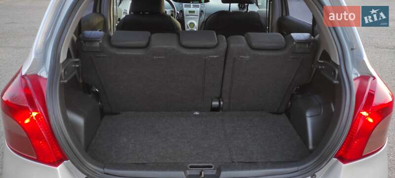 Хэтчбек Toyota Yaris 2006 в Одессе