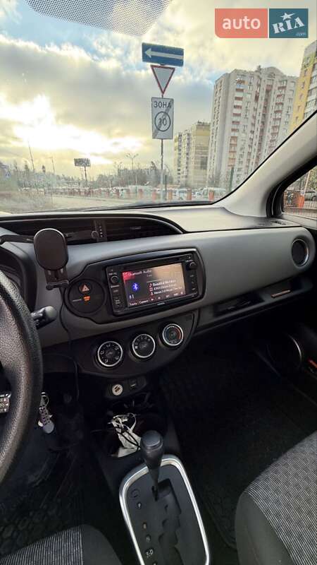 Хетчбек Toyota Yaris 2016 в Києві