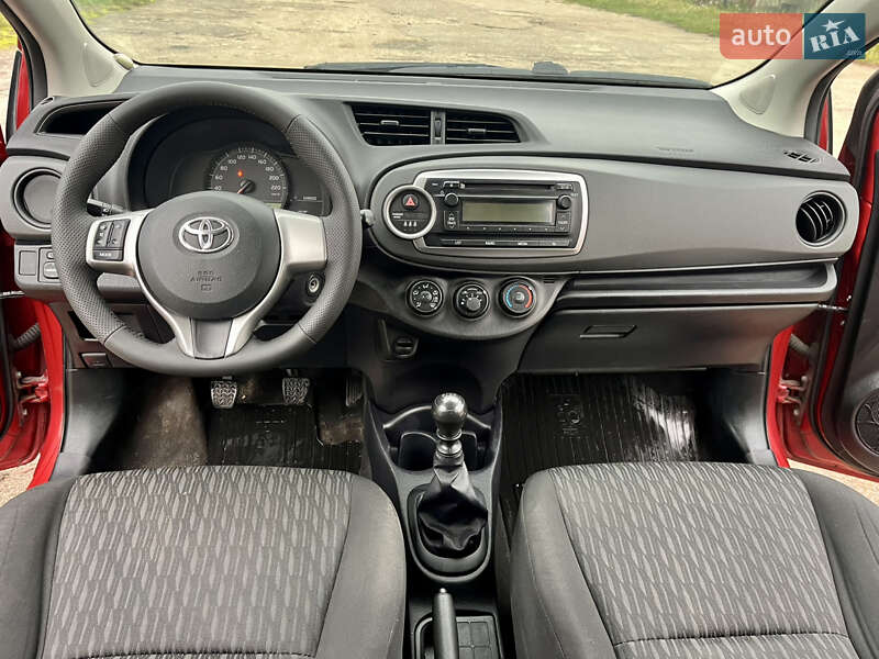 Хетчбек Toyota Yaris 2013 в Путивлі