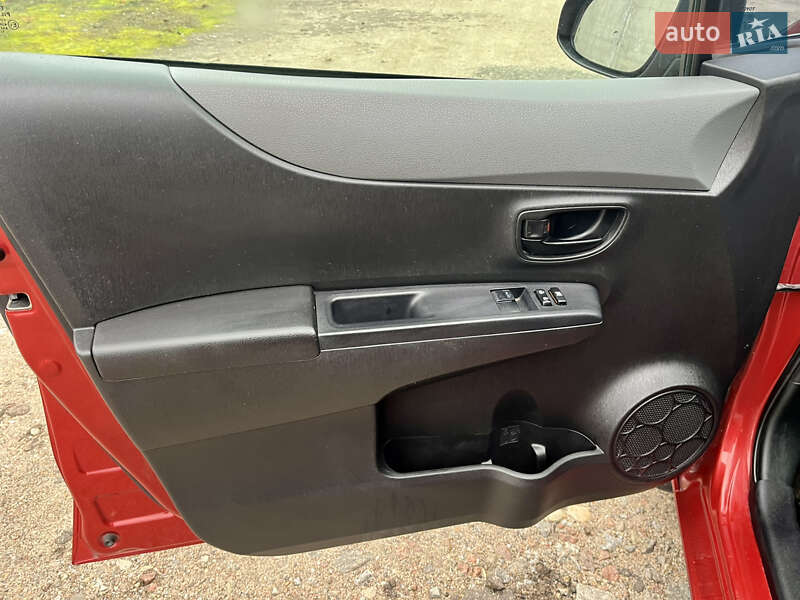 Хетчбек Toyota Yaris 2013 в Путивлі