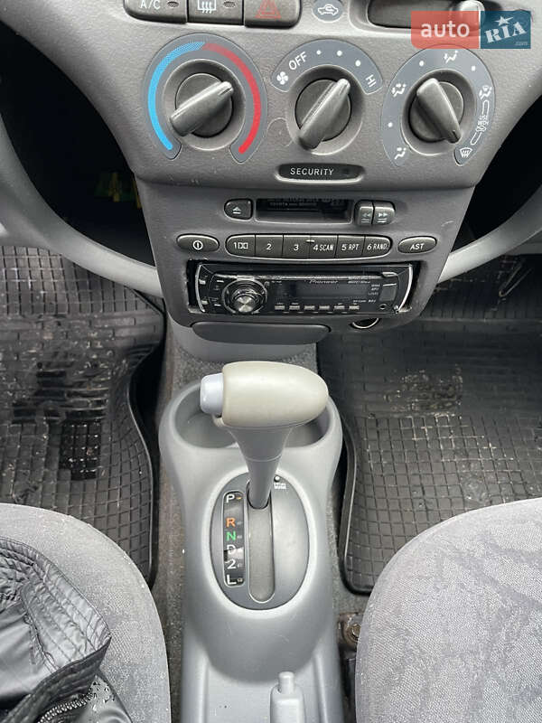 Хэтчбек Toyota Yaris 2001 в Ровно
