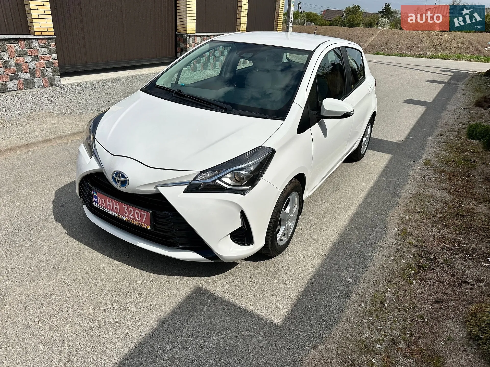 2019 Toyota Yaris - фото 1