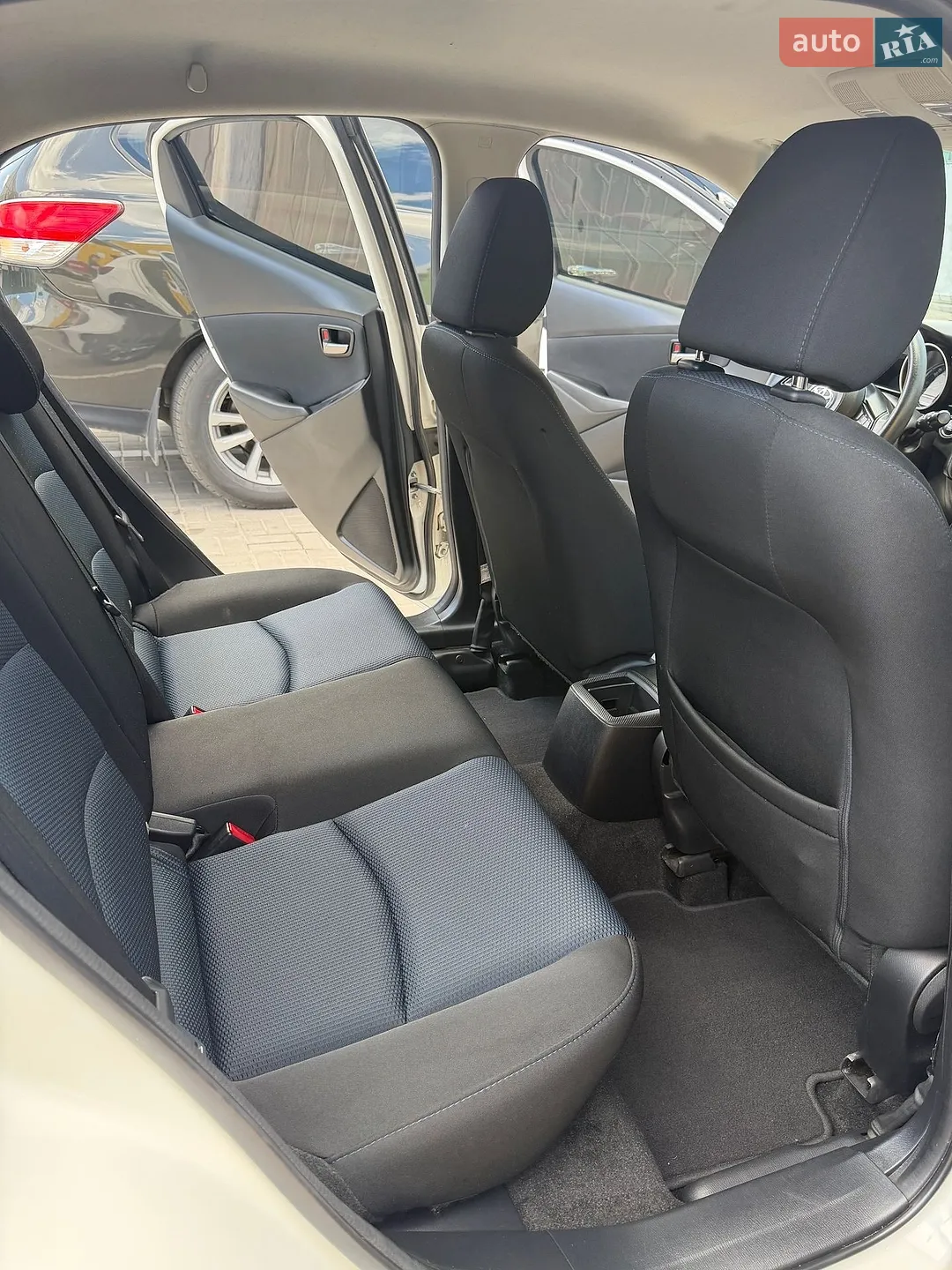 2019 Toyota Yaris - мініатюра 18