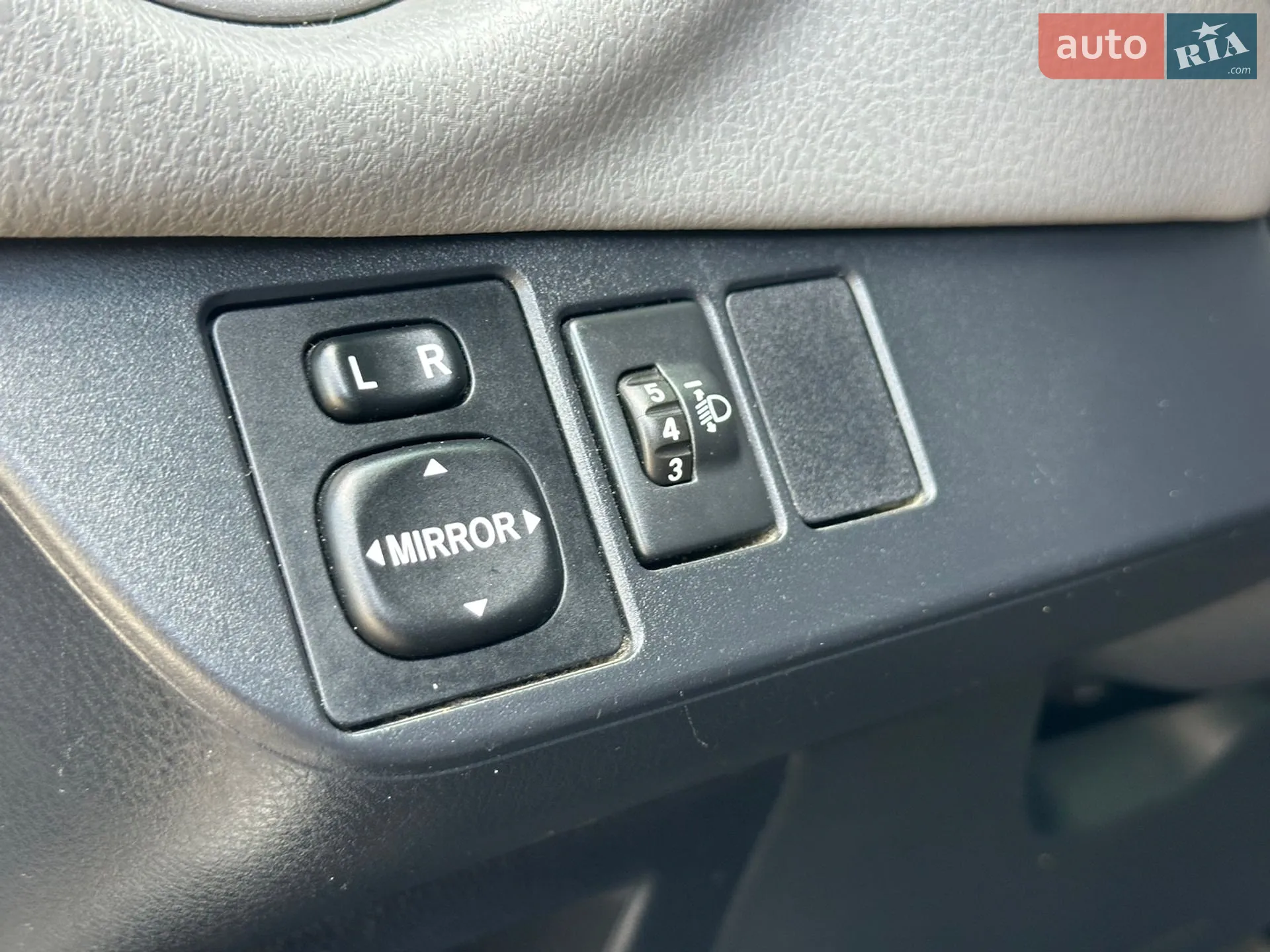 2015 Toyota Yaris - мініатюра 48