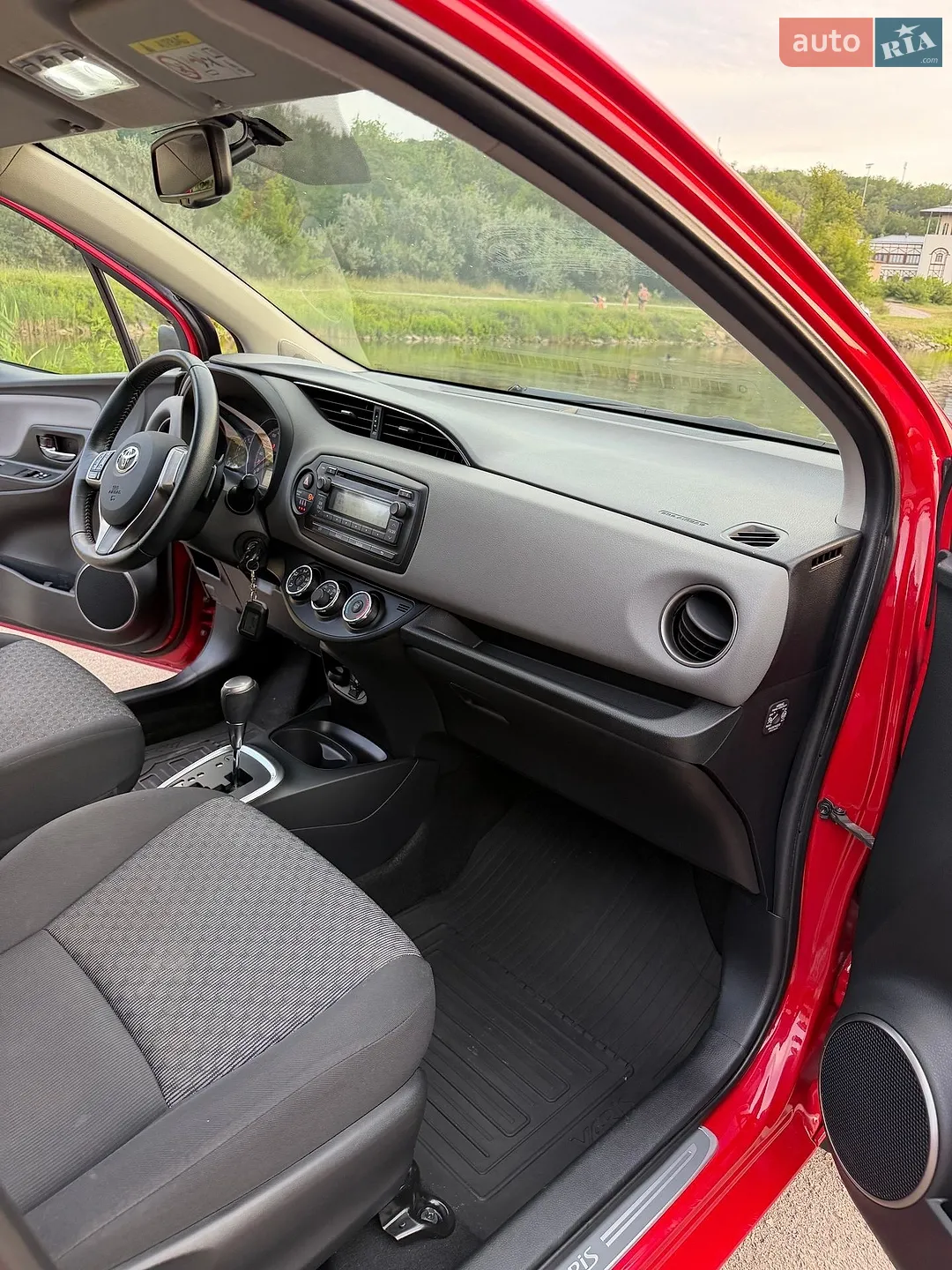 2016 Toyota Yaris - мініатюра 36