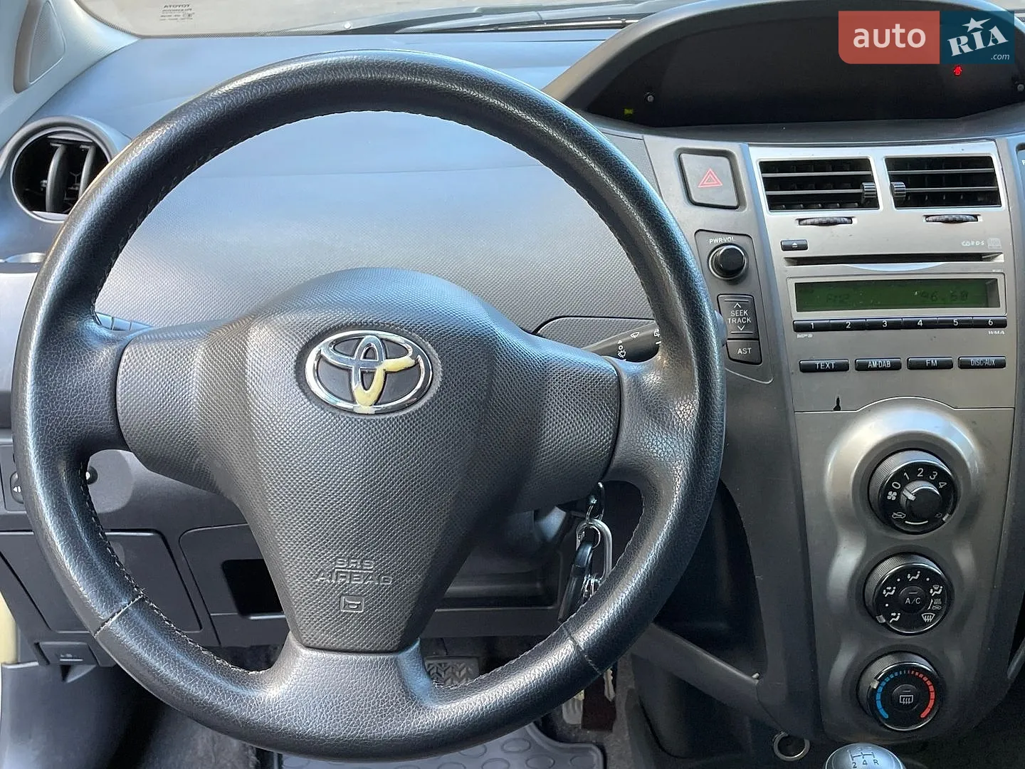 2011 Toyota Yaris - мініатюра 12