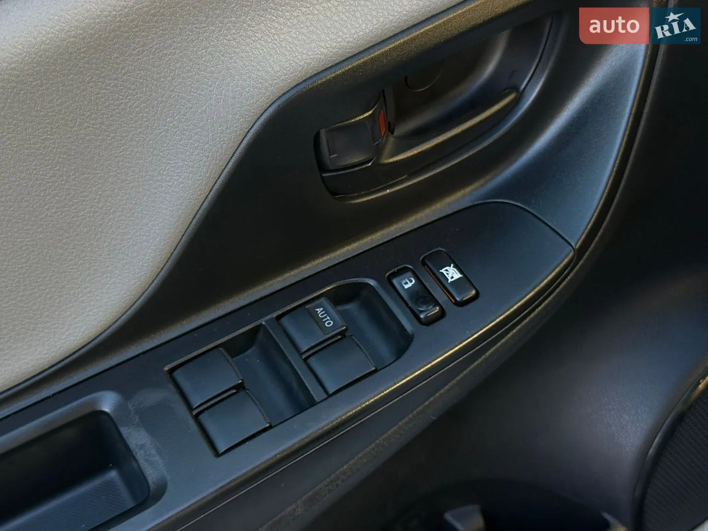 2015 Toyota Yaris - мініатюра 34