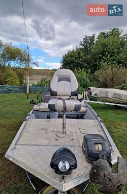 Катер Tracker Bass 2004 в Черновцах