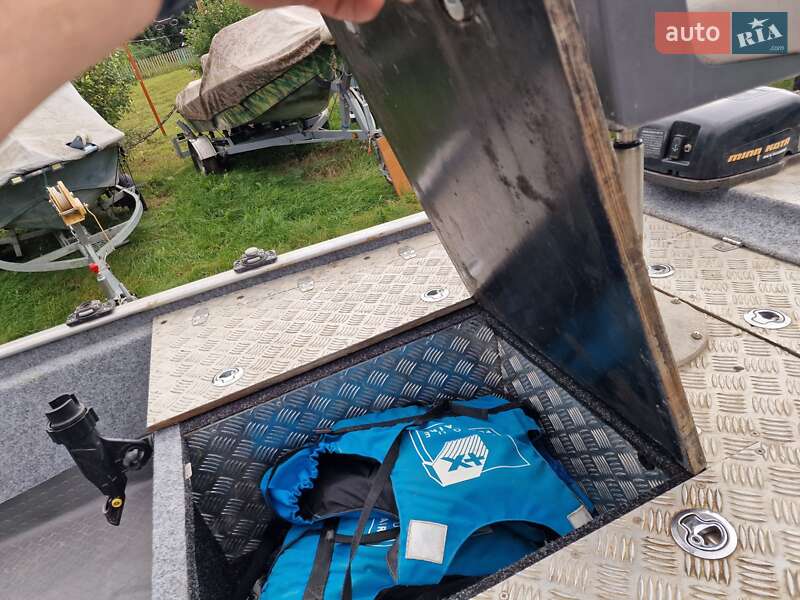 Катер Tracker Bass 2004 в Черновцах