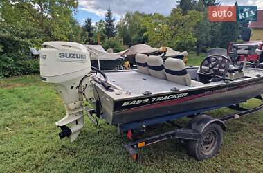 Катер Tracker Bass 2004 в Черновцах