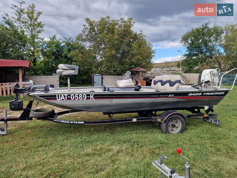 Катер Tracker Bass 2004 в Черновцах