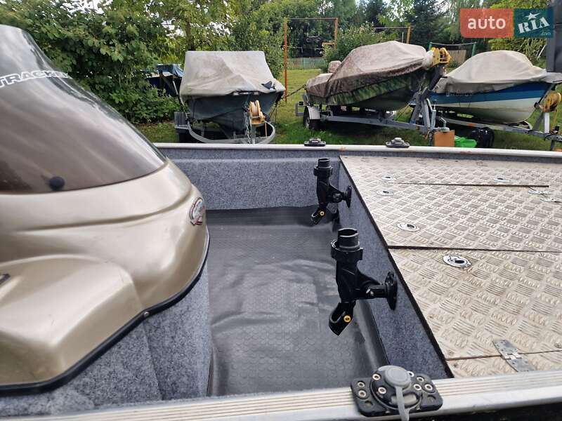 Катер Tracker Bass 2004 в Черновцах