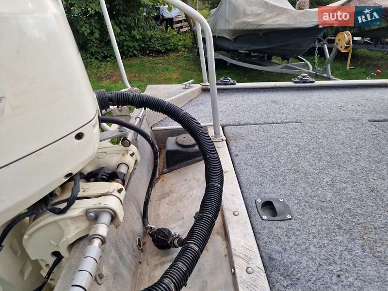 Катер Tracker Bass 2004 в Черновцах