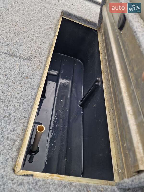 Катер Tracker Bass 2004 в Черновцах