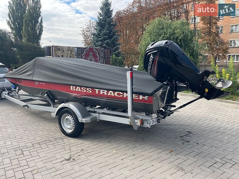Катер Tracker Bass 2004 в Каменец-Подольском