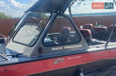 Катер Tracker Bass 2004 в Каменец-Подольском