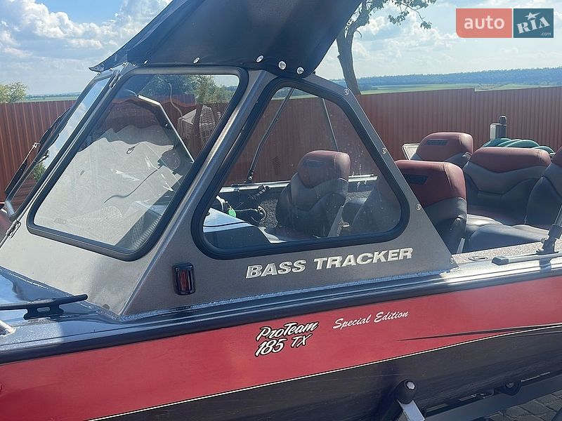 Катер Tracker Bass 2004 в Каменец-Подольском