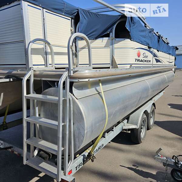 Лодка Tracker Party Barge 2007 в Киеве