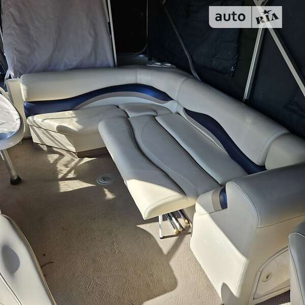 Лодка Tracker Party Barge 2007 в Киеве