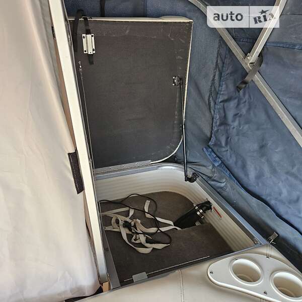 Лодка Tracker Party Barge 2007 в Киеве