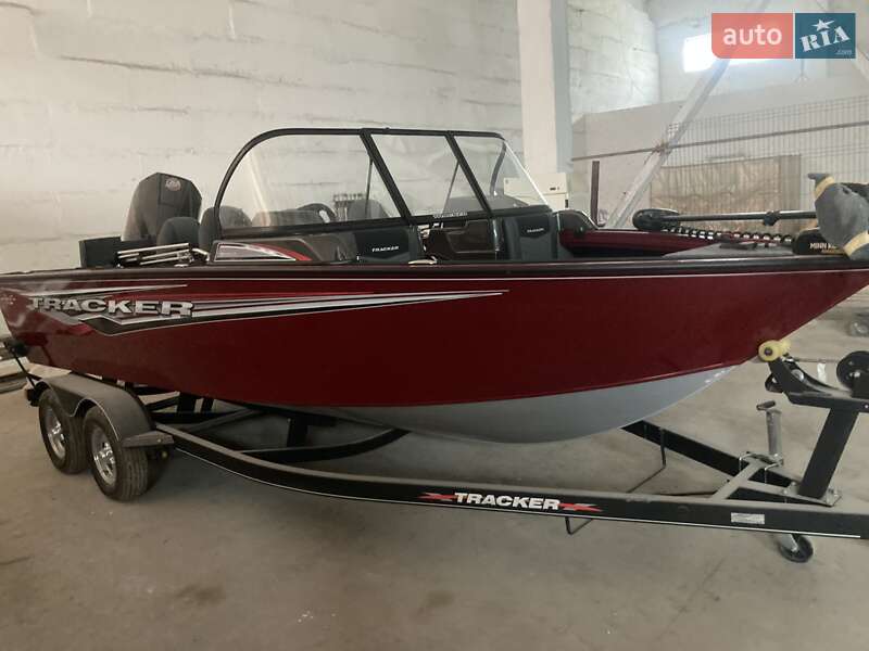 Tracker Party Barge 2021