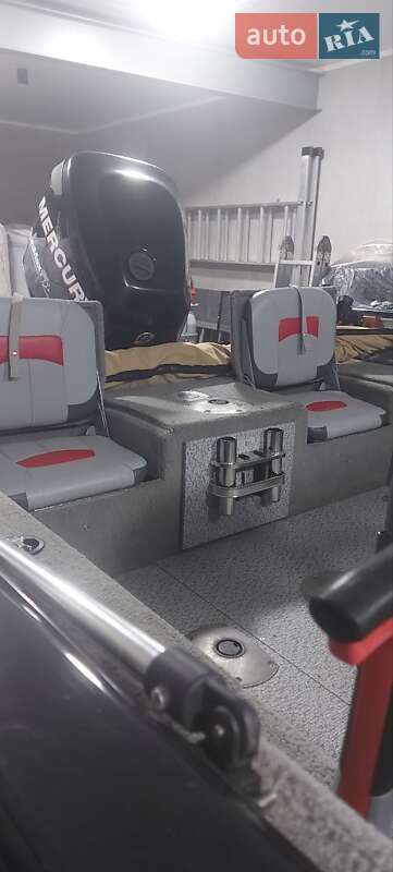 Катер Tracker Pro Guide 2012 в Києві