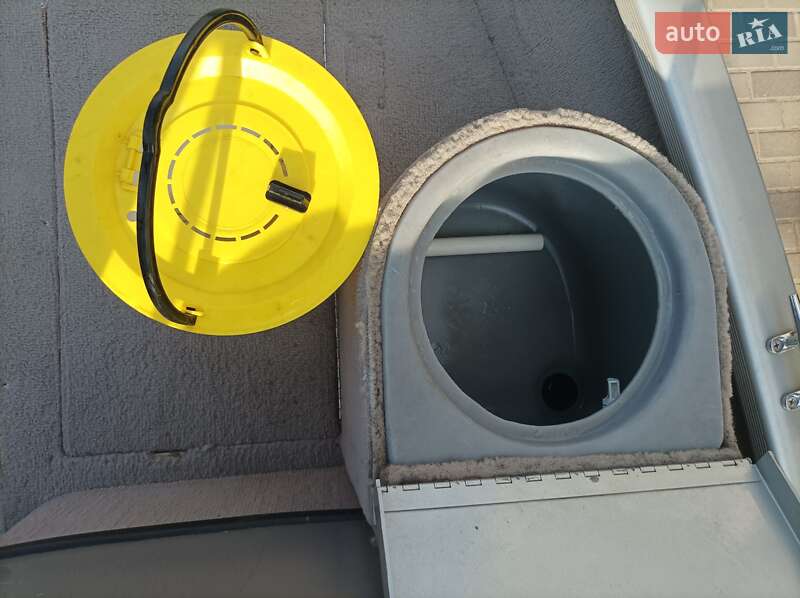 Лодка Tracker Targa 2004 в Гостомеле