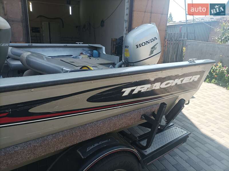 Лодка Tracker Targa 2004 в Гостомеле