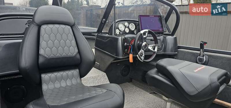 Човен Tracker Targa 2006 в Борисполі