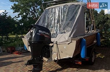 Катер Tracker Targa 2001 в Старих Петрівцях
