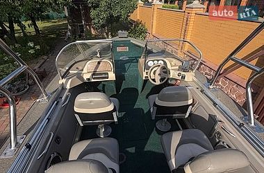 Катер Tracker Targa 2001 в Старых Петровцах